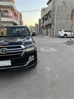 تۆیۆتا لاند کروزەر